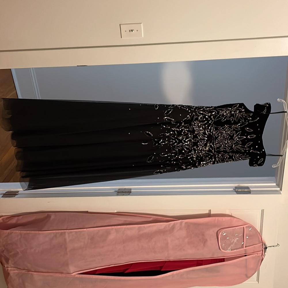 Black Adrianna Papell evening gown - Picture 6 of 7